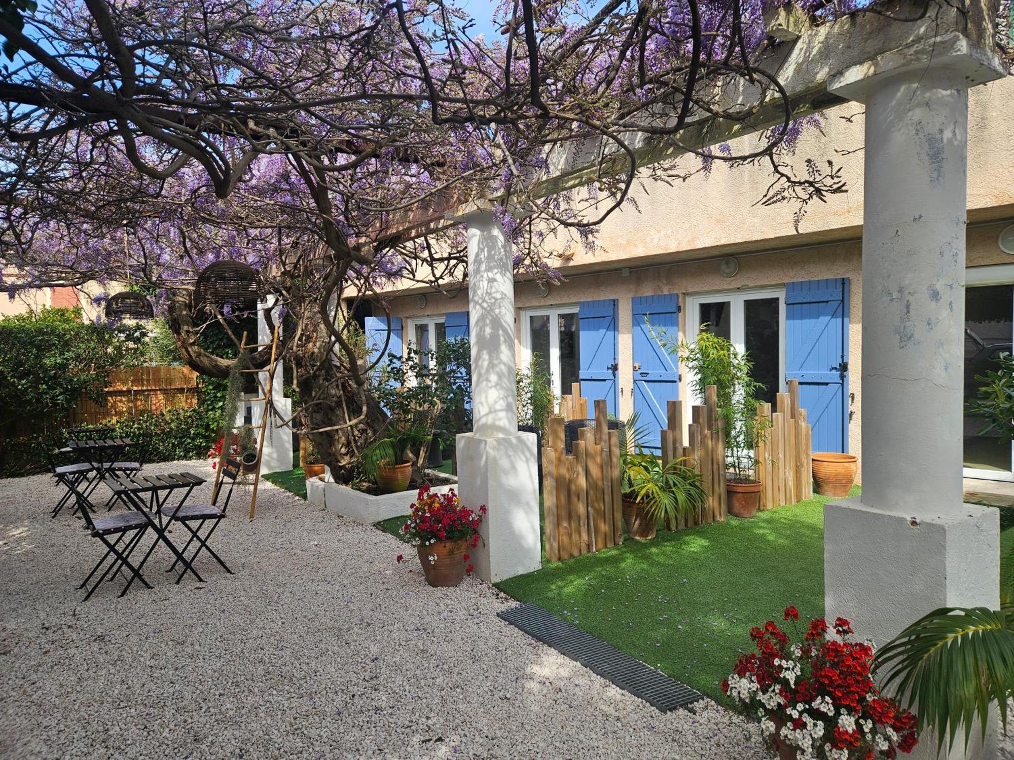 Hotel Chez Louis Les Issambres Exterior foto
